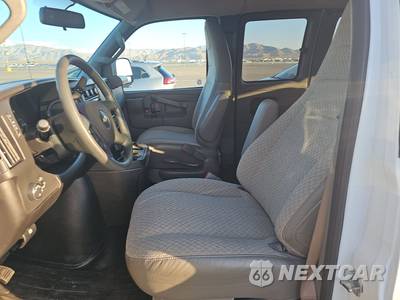 2025 Chevrolet Express 3500 Passenger Van LS 1LS 155.1" WB - zdjęcie 7 z 27 - miniatura