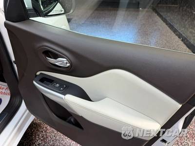 2017 Jeep Cherokee Overland - zdjęcie 32 z 34 - miniatura