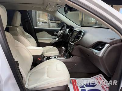 2017 Jeep Cherokee Overland - zdjęcie 29 z 34 - miniatura