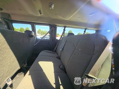 2025 Chevrolet Express 3500 Passenger Van LT 1LT 155.1" WB - zdjęcie 14 z 27 - miniatura