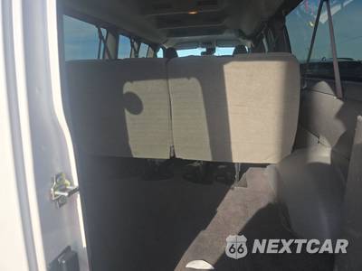 2025 Chevrolet Express 3500 Passenger Van LT 1LT 155.1" WB - zdjęcie 16 z 28 - miniatura