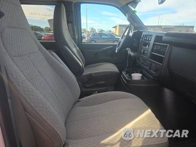 2025 Chevrolet Express 3500 Passenger Van LT 1LT 155.1" WB - zdjęcie 8 z 28 - miniatura