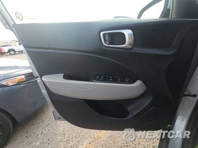 2025 Hyundai Venue SEL - zdjęcie 9 z 38 - miniatura