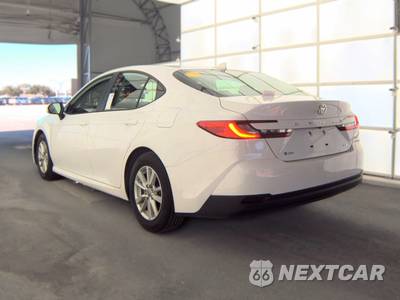 2025 Toyota Camry LE - zdjęcie 6 z 32 - miniatura