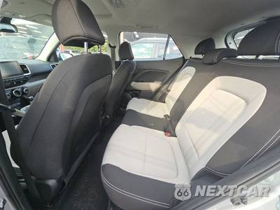 2025 Hyundai Venue SEL - zdjęcie 13 z 38 - miniatura