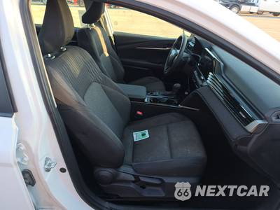 2025 Toyota Camry LE - zdjęcie 8 z 32 - miniatura