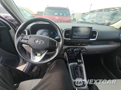 2025 Hyundai Venue SEL - zdjęcie 11 z 38 - miniatura