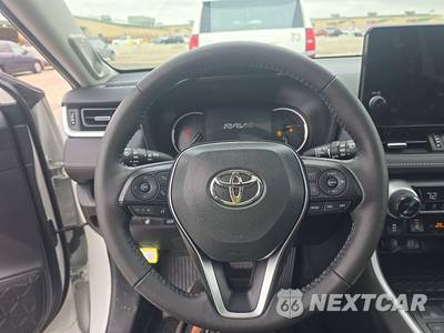 2025 Toyota RAV4 XLE Premium - zdjęcie 10 z 26 - miniatura
