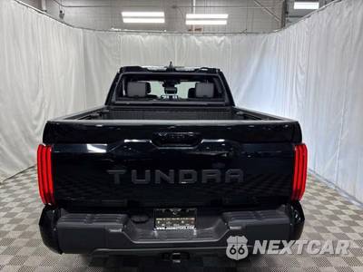 2025 Toyota Tundra Limited Crew Cab Short Bed - zdjęcie 4 z 40 - miniatura