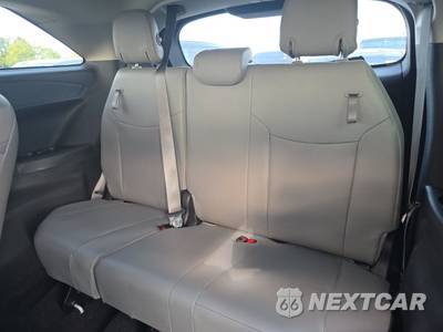 2025 Toyota Sienna XLE 8-Passenger 120.5" WB - zdjęcie 14 z 20 - miniatura