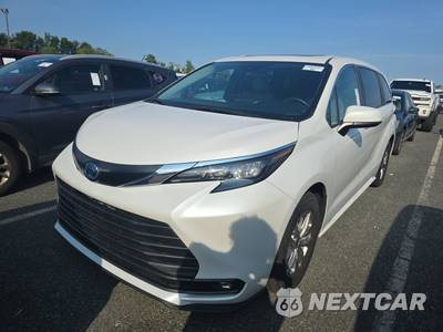 2025 Toyota Sienna XLE 8-Passenger 120.5" WB
