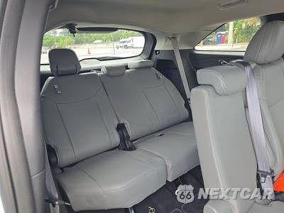 2025 Toyota Sienna XLE 8-Passenger 120.5" WB - zdjęcie 14 z 19 - miniatura