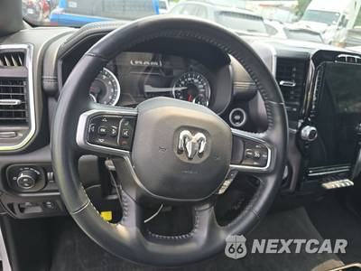2023 Ram 1500 Laramie Crew Cab Short Bed - zdjęcie 10 z 23 - miniatura
