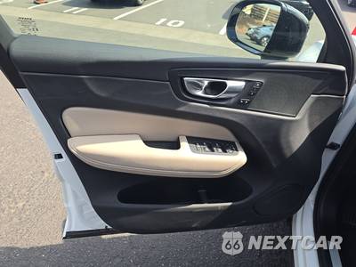 2026 Volvo XC60 B5 Plus - zdjęcie 9 z 33 - miniatura