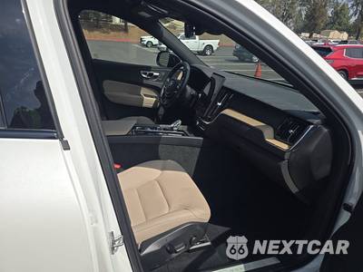 2026 Volvo XC60 B5 Plus - zdjęcie 8 z 33 - miniatura