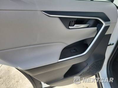 2025 Toyota RAV4 XLE Premium - zdjęcie 13 z 50 - miniatura
