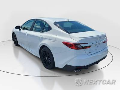 2025 Toyota Camry SE - zdjęcie 4 z 50 - miniatura