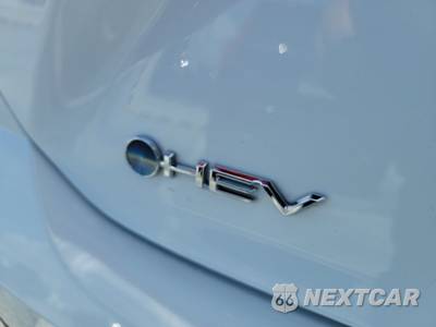 2025 Toyota Camry SE - zdjęcie 9 z 50 - miniatura
