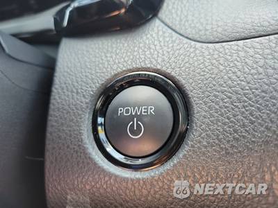 2025 Toyota Camry SE - zdjęcie 27 z 50 - miniatura