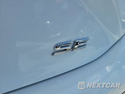 2025 Toyota Camry SE - zdjęcie 8 z 50 - miniatura