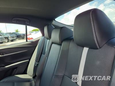 2025 Toyota Camry SE - zdjęcie 12 z 50 - miniatura