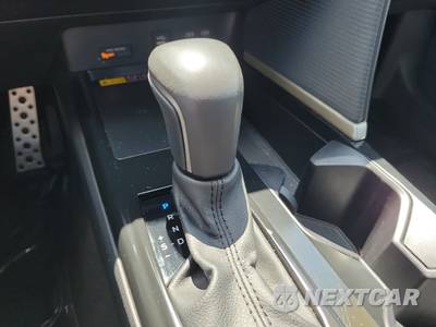 2025 Toyota Camry SE - zdjęcie 26 z 50 - miniatura