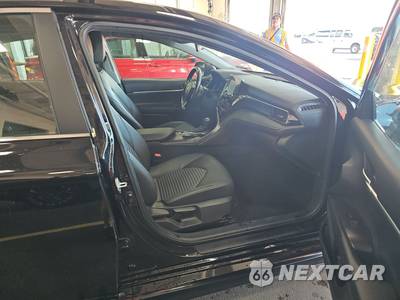 2024 Toyota Camry Hybrid SE - zdjęcie 14 z 41 - miniatura