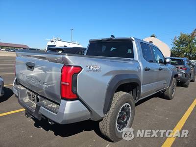 2025 Toyota Tacoma TRD Off-Road Crew Cab Medium Bed - zdjęcie 4 z 31 - miniatura