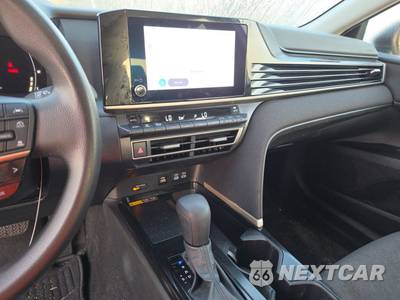 2025 Toyota Camry LE - zdjęcie 11 z 31 - miniatura