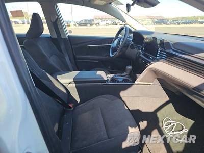 2025 Toyota Camry LE - zdjęcie 8 z 30 - miniatura