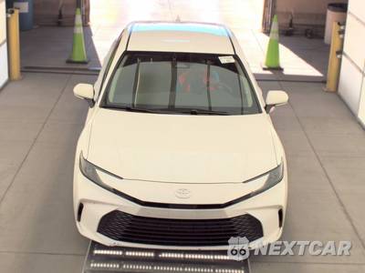 2025 Toyota Camry LE - zdjęcie 2 z 30 - miniatura