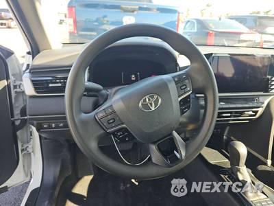 2025 Toyota Camry LE - zdjęcie 10 z 30 - miniatura