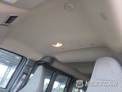 2025 Chevrolet Express 3500 Passenger Van LT 1LT 155.1" WB - zdjęcie 17 z 32 - miniatura