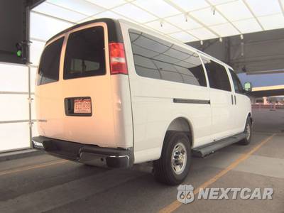 2025 Chevrolet Express 3500 Passenger Van LT 1LT 155.1" WB - zdjęcie 4 z 30 - miniatura