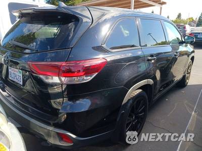 2019 Toyota Highlander SE - zdjęcie 3 z 11 - miniatura