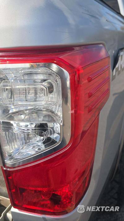 2018 Nissan TITAN PRO-4X Crew Cab Short Bed - zdjęcie 24 z 40 - miniatura