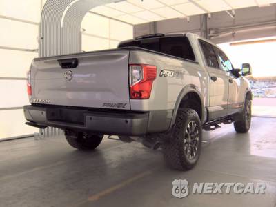 2018 Nissan TITAN PRO-4X Crew Cab Short Bed - zdjęcie 4 z 40 - miniatura