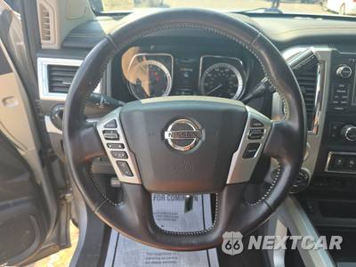 2018 Nissan TITAN PRO-4X Crew Cab Short Bed - zdjęcie 10 z 40 - miniatura