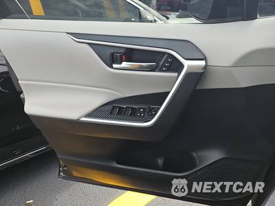 2020 Toyota RAV4 XLE Premium - zdjęcie 9 z 18 - miniatura