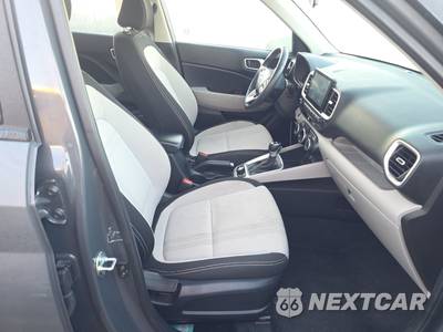 2025 Hyundai Venue SEL - zdjęcie 8 z 34 - miniatura
