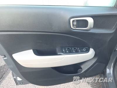 2025 Hyundai Venue SEL - zdjęcie 9 z 34 - miniatura