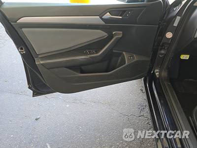 2025 Volkswagen Jetta SE - zdjęcie 9 z 38 - miniatura