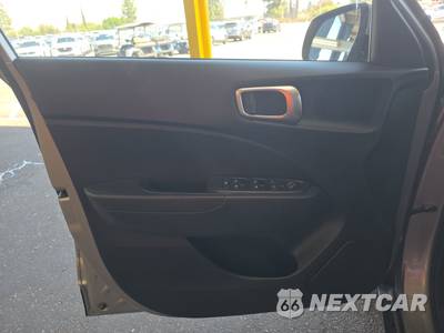 2025 Hyundai Venue SEL - zdjęcie 9 z 28 - miniatura