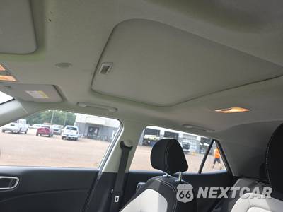 2025 Hyundai Venue SEL - zdjęcie 18 z 22 - miniatura