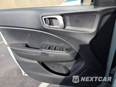 2025 Hyundai Venue SEL - zdjęcie 9 z 30 - miniatura