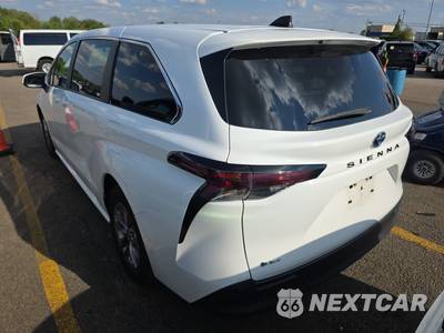2025 Toyota Sienna LE 8-Passenger 120.5" WB - zdjęcie 6 z 28 - miniatura