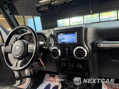 2012 Jeep Wrangler Unlimited Sahara - zdjęcie 30 z 32 - miniatura