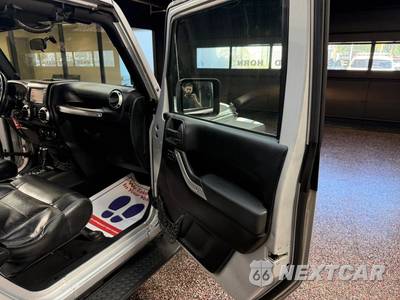 2012 Jeep Wrangler Unlimited Sahara - zdjęcie 26 z 32 - miniatura