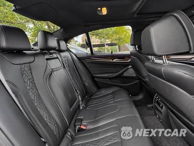 2019 BMW 5 Series Sedan M550i xDrive - zdjęcie 36 z 51 - miniatura