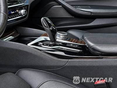 2019 BMW 5 Series Sedan M550i xDrive - zdjęcie 41 z 51 - miniatura
